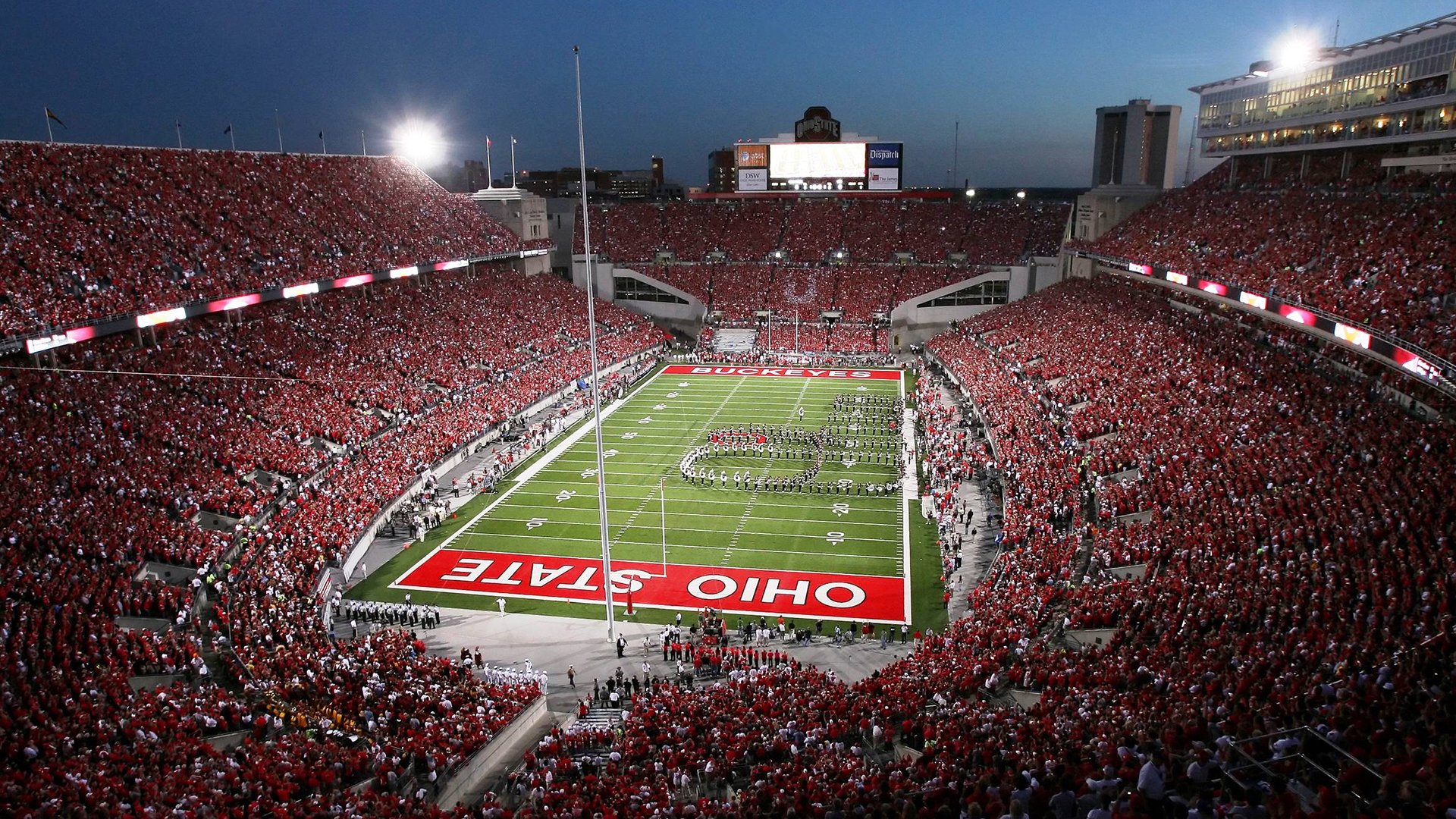 赛道上的双重奇迹，迈凯伦逆转梅赛德斯，塞恩斯刷新历史纪录