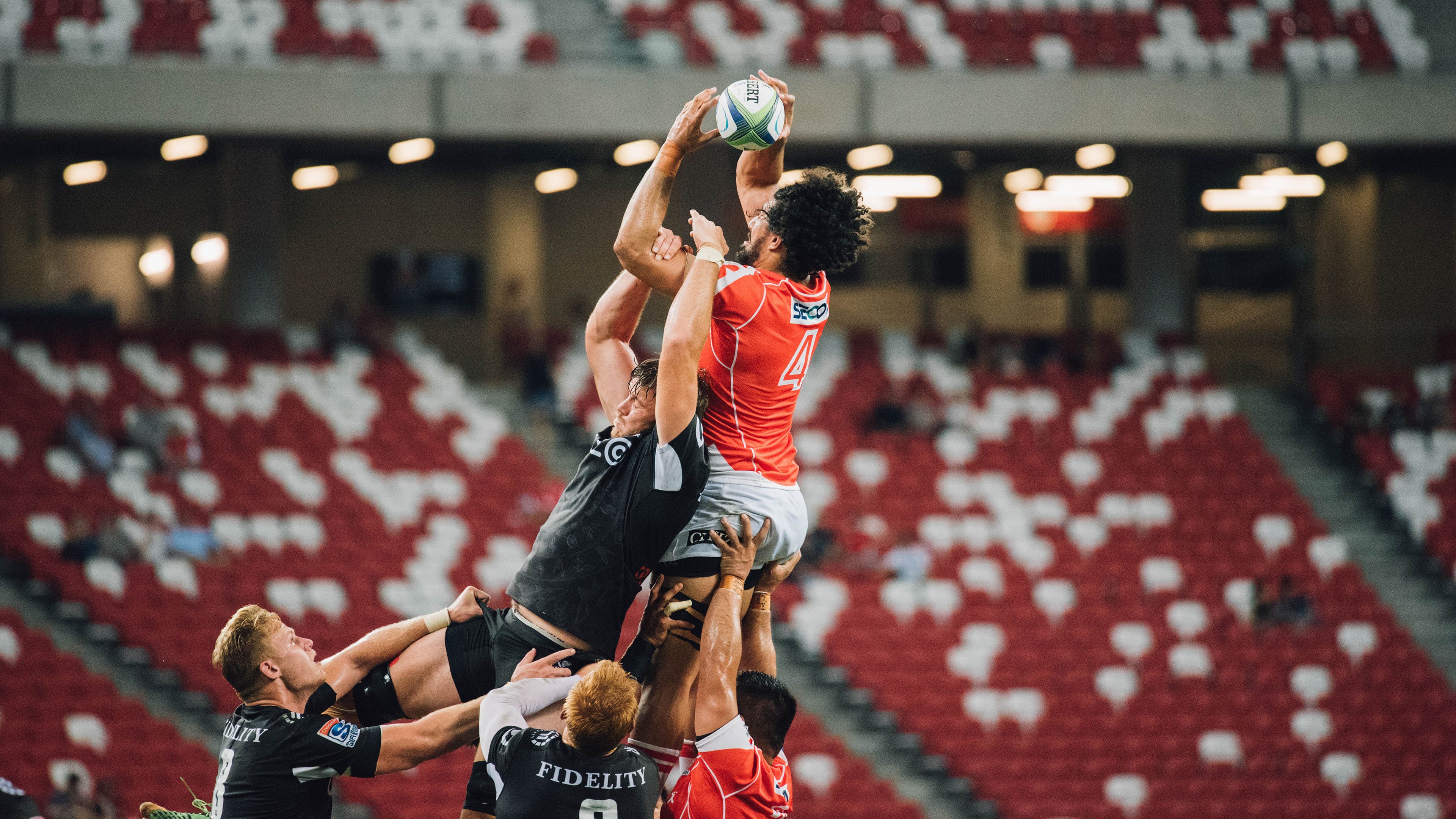 赛道上的绝对统治，红牛车队如何碾压雷诺，汉密尔顿带队取胜